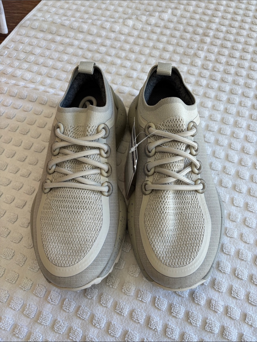 Allbirds, trail runner SWT, women US size 7, color; weathered white/ light gray